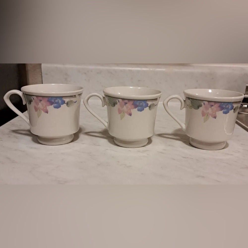 Advantiage Floral China Tea Cup and saucer x1